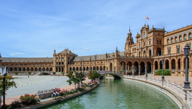 Lee más sobre el artículo Gestoría para trámites en tráfico Sevilla